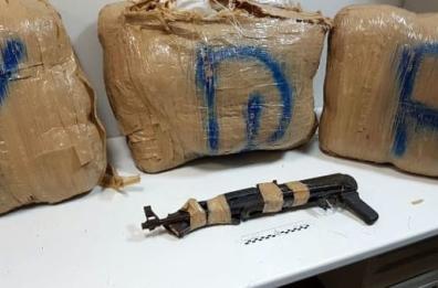 Lecce, sequestrati 8 quintali 
di droga e un mitra: 5 arresti