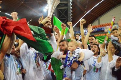Pallamano, Fasano
vince Supercoppa
Finale con rissa