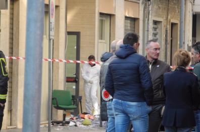 Bomba al commissariato di polizia di Andria
