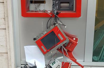 Banda dei bancomat scatenata: tre colpi a Bari e Barletta
