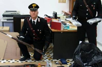 Pistole, fucile e bombe
preso boss Scu a Brindisi