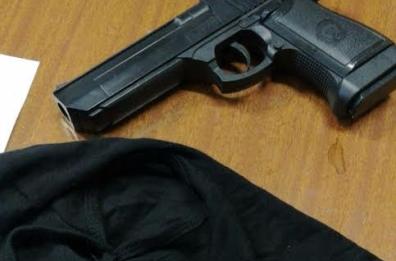 Pisticci, rapinano market con pistola giocattolo: 2 in manette 