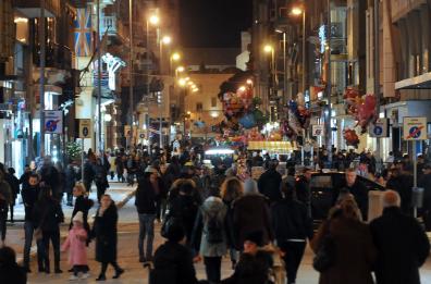 Mangiafuoco e giocolieri
palcoscenico nelle piazze