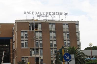 Bari, 8 casi di morbillo in ospedale: infezioni a catena da figlio di «no vax». Regione indaga sulle procedure