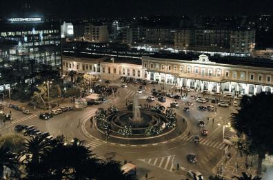 Bari, rissa  con accoltellamento in piazza Aldo Moro: 18enne nei guai