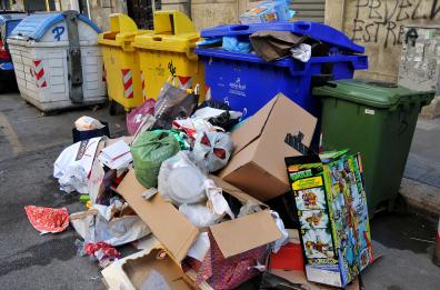 Rifiuti, per il 31 a Bari
un piano straordinario