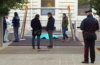 Bari, muore clochard nei giardini
forse è stato ucciso dal freddo