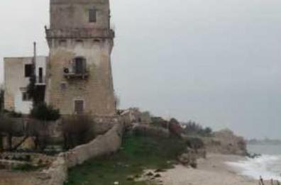 L’erosione costiera
mina la torre del ‘500