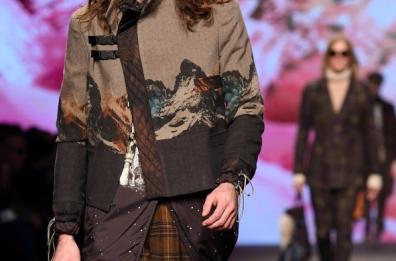 Come è sexy
l'uomo di montagna
vestito da Etro