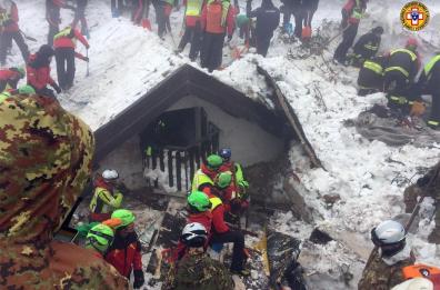Una valanga di assoluzioni e cinque condanne  per la tragedia di Rigopiano