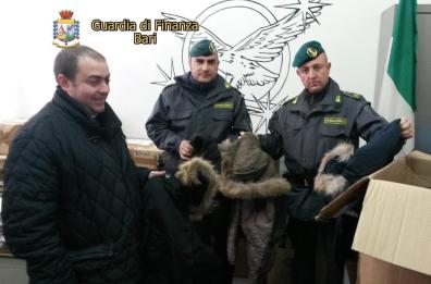 Gdf dona alla Caritas
300 capi contraffatti