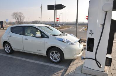 Il progresso non si ferma ma sulle auto elettriche meglio non accelerare
