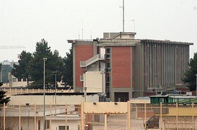 Supercarcere di Trani
trovati coltello e cellulare