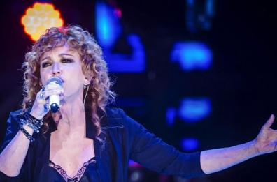 Fiorella Mannoia: «Io quelle chat le porterei in classe»