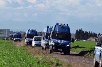 Polizia e Carabinieri sgomberano il ghetto di Rignano Garganico