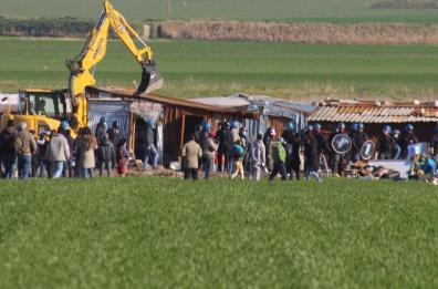 Rignano, incendio nel ghetto
 muoiono due migranti africani
 Sgombero finito, giù le baracche