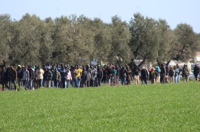 Sgombero e ruspe a Rignano, mentre si piangono i morti