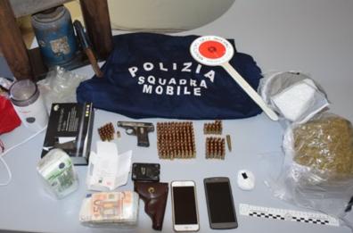 Surbo, torna in cella 29enne 
che aveva droga e armi