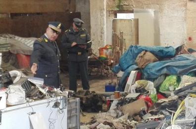 Mola, sequestrata officina 
discarica di oltre 3mila mq