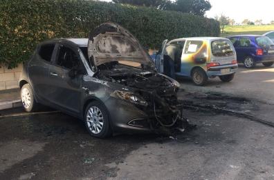 Foggia, bomba distrugge l'auto 
 di ex dirigente trasporti urbani 
