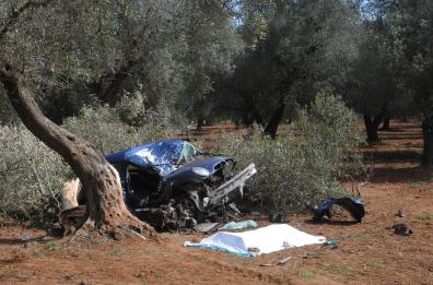 Auto contro albero, un morto
sulla Veglie-Porto Cesareo