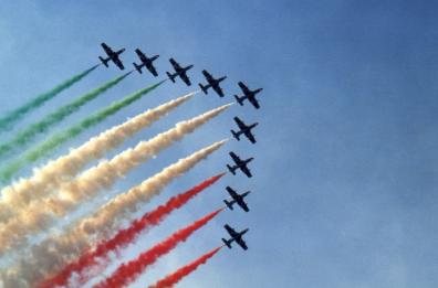 Le Frecce Tricolori tornano in Puglia e Basilicata per i 100 anni dell'Aeronautica