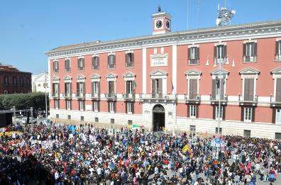 «Il silenzio è mafia» In 5mila a Bari hanno gridato il loro «NO»