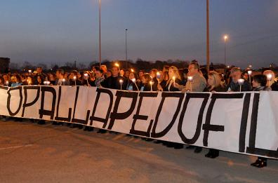 Bari, fiaccolata contro
i predatori di bambini