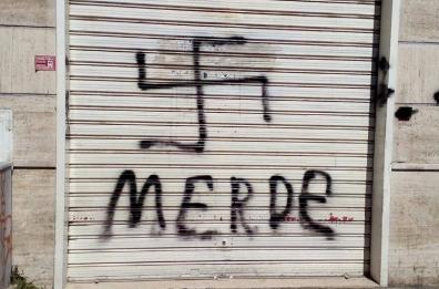 Putignano, imbrattata con svastiche e scritte offensive la sede di Fratelli d’Italia
