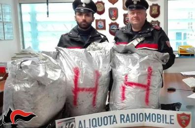 Specchiolla, sulla spiaggia
3 sacchi con 46 chili di droga