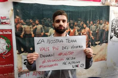 Studenti su Facebook
«La nostra terra vale
più del vostro denaro»