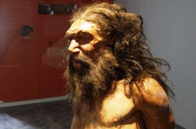 L'Uomo preistorico 
 si presenta al mondo