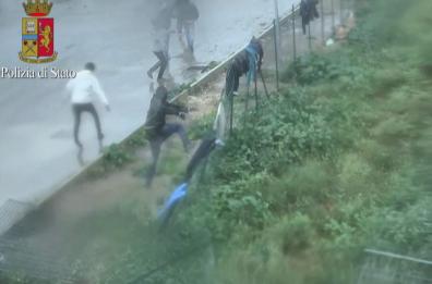 Foggia, 26 arresti per i disordini al Cara
