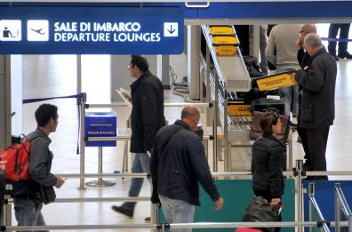 Bari, Ryanair cancella voli per Tel Aviv