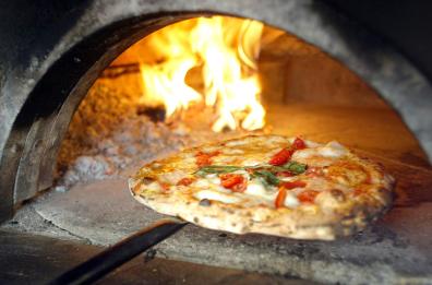 L’occhio di «Report» a Napoli sulla pizza contemporanea e sulle chiese sempre più in crisi