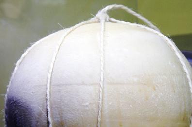 Formaggi, ecco le differenze fra artigianali e industriali