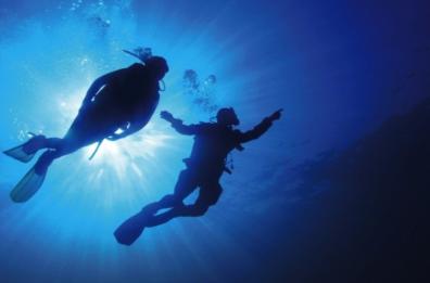 Bari, sub 55enne trovato morto sugli scogli a Palese: forse colpito da malore