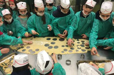 Bari, oltre 200 bambini
a scuola di... pasticceria
