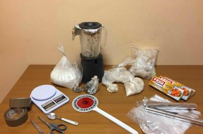 Foggia, tagliavano 620 grammi
di eroina in casolare: tre arresti