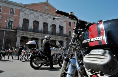 Quel fascino un po' retrò
A Bari raduno moto Guzzi