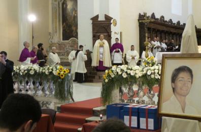 Beatificazione 18enne a Brindisi
folla fedeli a cerimonia in cattedrale