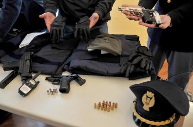 Bari, armati e pronti a sparare
sventato nuovo attentato a Japigia