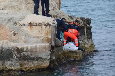 Monopoli, anziani morì spinto
sugli scogli: condannato 15enne