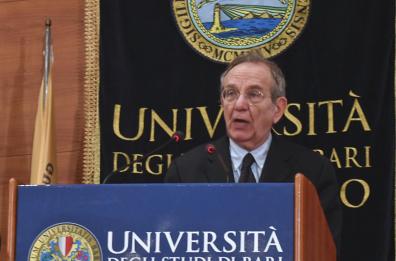 Il ministro Padoan
«Bari eccellenza nel Sud»
«Più investimenti per crescere»