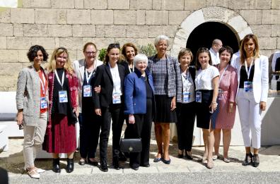 Deliziate dalle orecchiette
le signore del G7 per Bari vecchia
