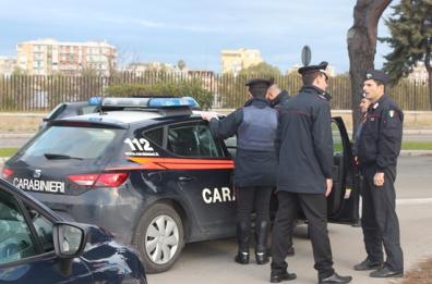 Brindisi, crivellata di colpi
l'auto di una coppia