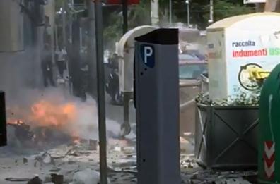 Bari, cassonetto a fuoco in via Crispi