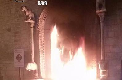 Trani, denunciato un 51enne
per rogo a chiesa San Giacomo