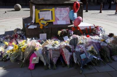 Manchester, l'Isis rivendica la strage
 Tra i 22 morti, una bambina di 8 anni
 Kamikaze è 22enne di origine libica