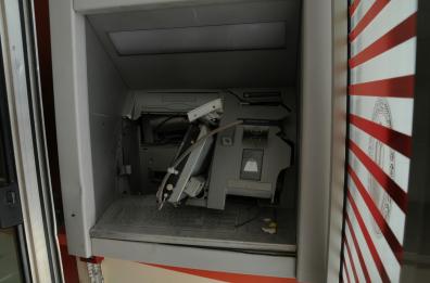 Botrugno, fanno saltare
il bancomat con 80mila euro
